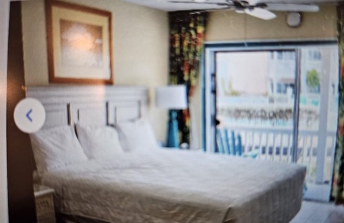 Colliers Bay Eigentumswohnung | Morritt's Tortuga Club :Three pools , lovely beach and pier. 2Bd/2Bth.