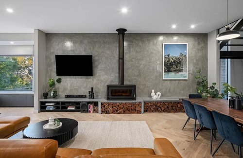 Albury Haus | Luxurious urban oasis with pool in Central Albury