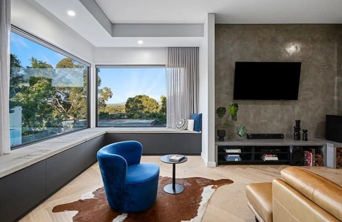 Albury Haus | Luxurious urban oasis with pool in Central Albury