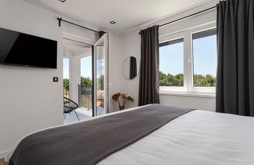 Nova Vas Haus | Attractive villa Diva with swimming pool lies near Porec and the sea.