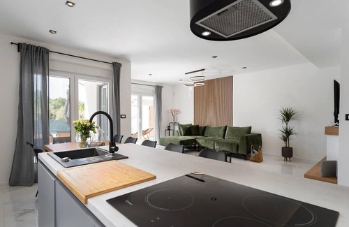 Nova Vas Haus | Attractive villa Diva with swimming pool lies near Porec and the sea.