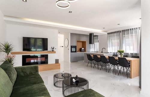 Nova Vas Haus | Attractive villa Diva with swimming pool lies near Porec and the sea.