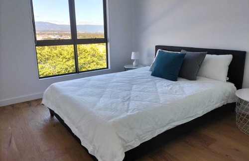 Blackbutt Haus | Modern Three Bedroom Townhouse at Shellharbour