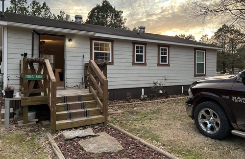 Clarksville Haus | House located at Lake Ludwig. Ride out to Red Lick mountain bike trails.