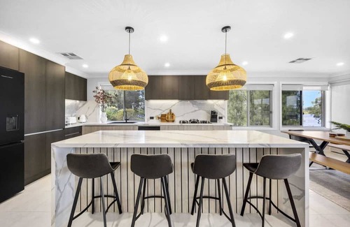 Erowal Bay Haus | Sunset Waterfront with 3pm Checkout