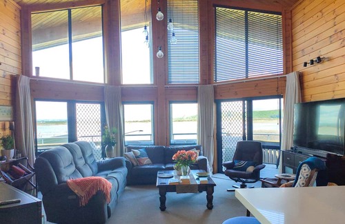 Pukehina Haus | Water's Edge Retreat Internal name: 694 Pukehina Parade
