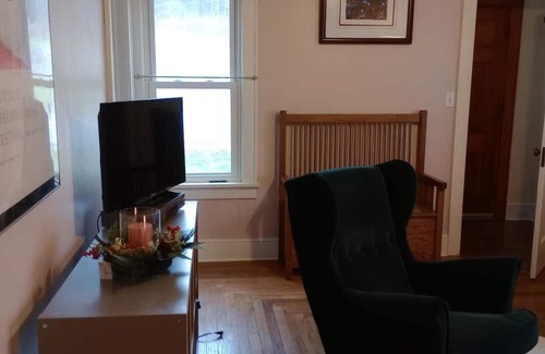 Honesdale Haus | Grove Cottage, a Cozy Cape Cod, 3/4 mi to Honesdale. Cat-friendly. BBQ. Parking.