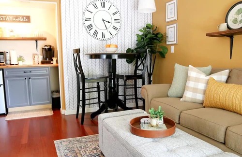 Elk Grove Wohnung | Charming Sacramento-based "Garden Cottage" Apartment in Elk Grove