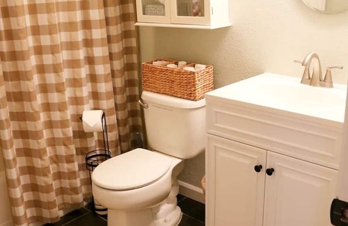 Elk Grove Wohnung | Charming Sacramento-based "Garden Cottage" Apartment in Elk Grove