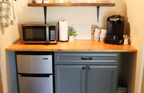 Elk Grove Wohnung | Charming Sacramento-based "Garden Cottage" Apartment in Elk Grove