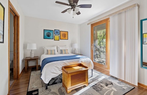 Michiana Wohnung | Juniper Presents: 2 Dream Homes=2 Kitchens, 6 Bds 6BAs, Bikes, 2min WalktoBeach