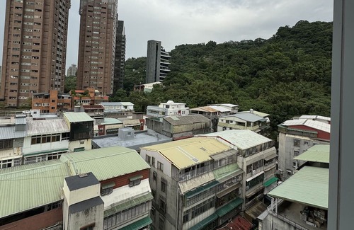 Xinyi Wohnung | Taipei 101 Xiangshan Mountain Getaway 5mins biking MTR & Taipei 101