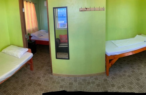Olango Island Haus | Rainbow Beach Bar & Resort