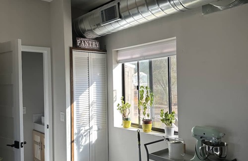 Pinnacle Peak Hütte | Quaint modern guest house, near all attractions.