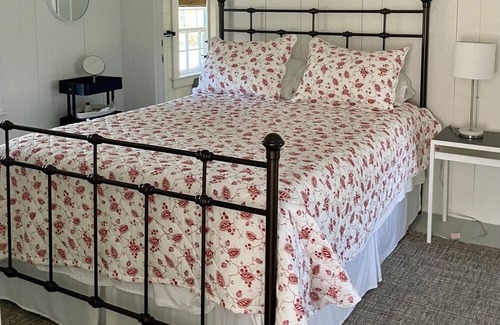 Westport Point Haus | Charming Cottage on historic Westport Point - Minutes to Beaches and Town!