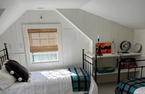 Westport Point Haus | Charming Cottage on historic Westport Point - Minutes to Beaches and Town!