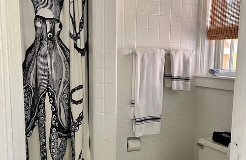 Westport Point Haus | Charming Cottage on historic Westport Point - Minutes to Beaches and Town!