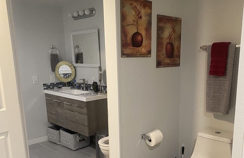 Lewiston Haus | The Executive Red House - Sleeps 10