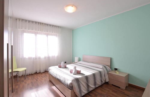 Lamon Wohnung | Look forward to a wonderful view of the countryside in this vacation apartment.