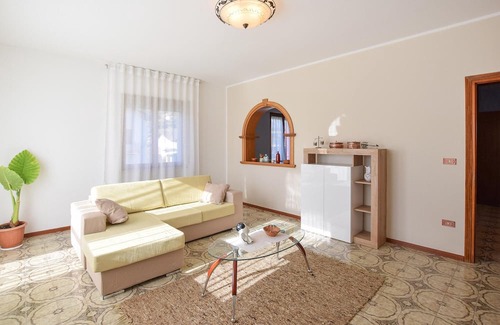 Lamon Wohnung | Look forward to a wonderful view of the countryside in this vacation apartment.