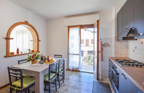 Lamon Wohnung | Look forward to a wonderful view of the countryside in this vacation apartment.