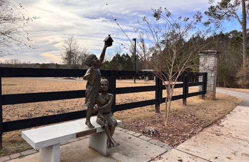 Cumming Haus | Modern elegance in midst of nature, shopping and entertainment