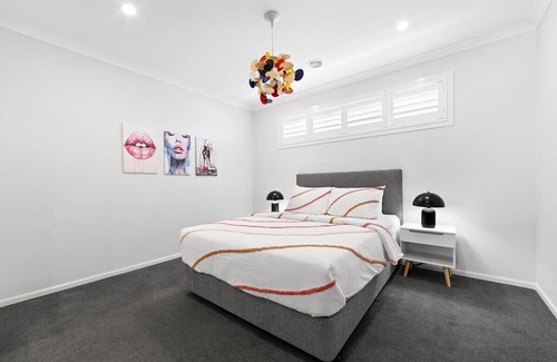 Werribee Haus | 4BR gateaway werribee SPA House