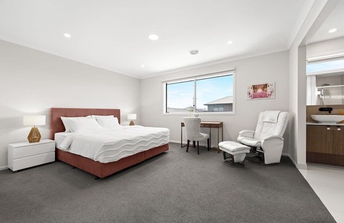 Werribee Haus | 4BR gateaway werribee SPA House