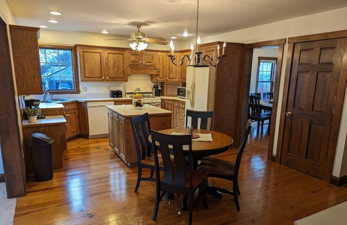 Ronks Haus | Large 5 BR home, Views of Amish farmland and Strasburg Railroad