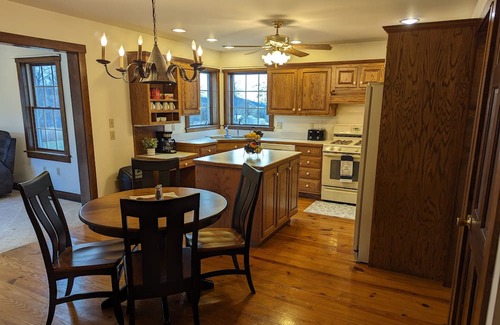 Ronks Haus | Large 5 BR home, Views of Amish farmland and Strasburg Railroad