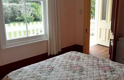 Colville Sonstige | Colville Village opposite iconic Colville Store and cafe beside tennis court