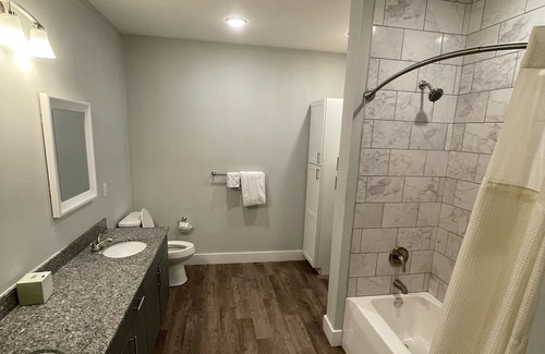 Plainfield Wohnung | Get in before it's gone! More space than a hotel and cheaper too!
