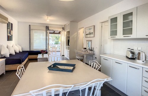 Plepi Wohnung | Beachside fully equipped flat with seaview