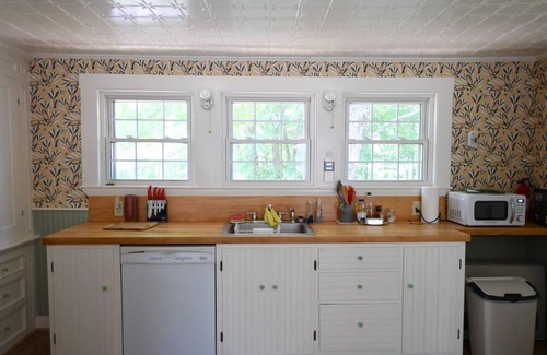 Bridgton Sonstige | Vintage and charming, pet-friendly farmhouse on Highland Lake in Bridgton.