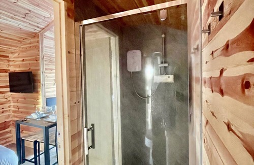 Boston Kabine | Child and Pet Friendly Fishing Cabins on lake side