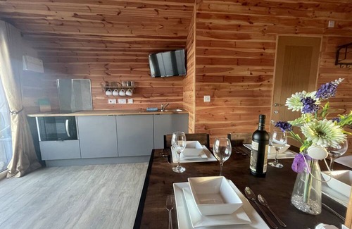 Boston Kabine | Child and Pet Friendly Fishing Cabins on lake side