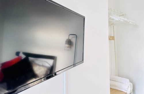 Kirkdale Haus | Stunning 2-Bed House in Liverpool