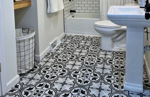 Unionport Hütte | Private and peaceful guest house on a working family farm in Bloomingdale!