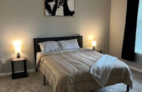 Orlando Wohnung | New Unit - offers great views from balcony of downtown Orlando. Great location!