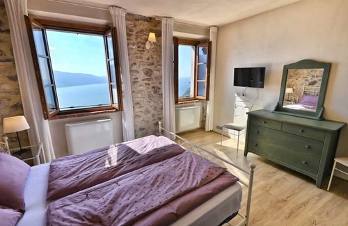 Oldesio Wohnung | Apartment 'Il Grano' with Lake View, Private Terrace and Wi-Fi