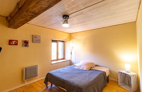Savignac-Ledrier Wohnung | Apartment 'Le Gîte De La Ferme Du Château' with Private Terrace, Shared Garden and Wi-Fi