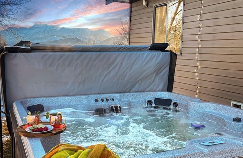 Heber Haus | MountainView Retreat, Family/Team Friendly, Hot Tub, Pets, Game Room, FirePit