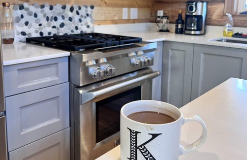 Sunshine Valley Kabine | Log cabin retreat, in beautiful Sunshine Valley, minutes from Manning Park.