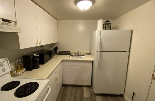 Kamloops Haus | Cozy suite with full Kitchen