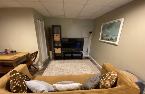 Kamloops Haus | Cozy suite with full Kitchen