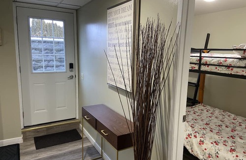 Kamloops Haus | Cozy suite with full Kitchen