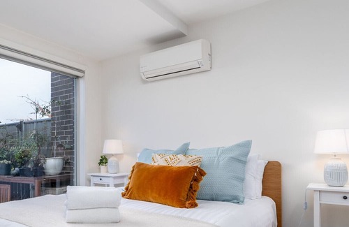 Coombs Haus | Coom1 · Home w/ Water Views - 10mins to the City/Woden