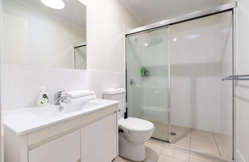 Queanbeyan East Haus | 2-Storey Townhouse in the heart of Queanbeyan
