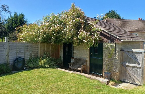 Ningwood Kabine | Little Brook - a cabin that sleeps 2 guests in 1 bedroom