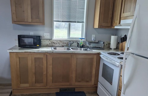 Redwood Hütte | Cozy cottage in country setting.